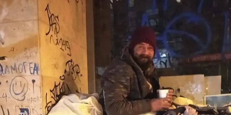 Θεσσαλονίκη: Ο Άρης άφησε την αστεγία και ανέβηκε στον παράδεισο αθόρυβα και ξαφνικά – Η ανάρτηση για τον θάνατο του άστεγου