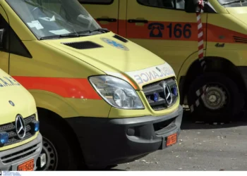 Ναύπλιο: Περπατούσε με τη σύντροφό του και του έπεσε κατσαρόλα στο κεφάλι