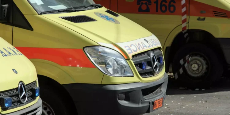 Ναύπλιο: Περπατούσε με τη σύντροφό του και του έπεσε κατσαρόλα στο κεφάλι