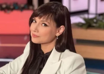 Αθηναΐς Νέγκα: Θύμα χυδαίας επίθεσης για τη λεύκη – «Ψευτοκουλτουριάρα, αριστερή γεροντοκόρη με τατουάζ και λεπρό δέρμα»