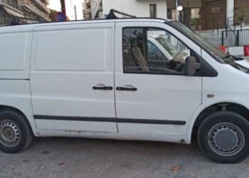 Σέρρες: Μετέφερε παράνομα 15 Ιρακινούς και συνελήφθη – Είχε για συνοδηγό του μια ανήλικη