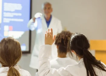 Ανοίγει ο δρόμος για την ίδρυση μη κρατικής ιατρικής σχολής στην Ελλάδα – Θα στεγαστεί στο Ελληνικό