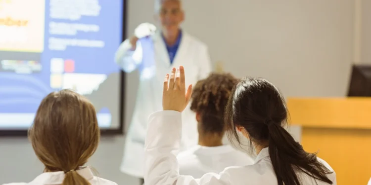 Ανοίγει ο δρόμος για την ίδρυση μη κρατικής ιατρικής σχολής στην Ελλάδα – Θα στεγαστεί στο Ελληνικό