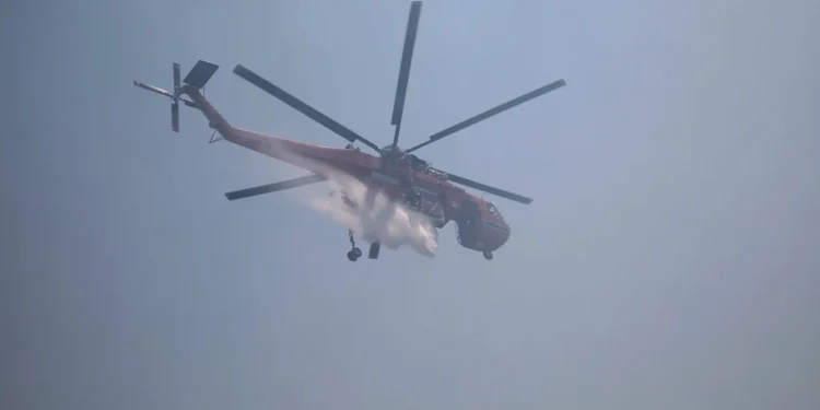 Πυρκαγιά στο Βαρόσι Έδεσσας – Επί τόπου η Πυροσβεστική, σηκώθηκε ελικόπτερο