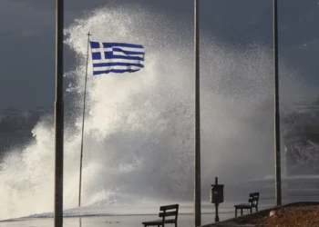 Καιρός: Ζέστη και τοπικές βροχές σήμερα -Ενισχύονται τα μελτέμια, μεγάλη επικινδυνότητα για φωτιές