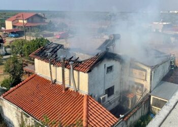 Αλεξανδρούπολη – Φωτιά σε σπίτι στον Απαλό: Στην εντατική μια ηλικιωμένη