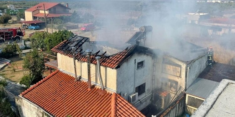 Αλεξανδρούπολη – Φωτιά σε σπίτι στον Απαλό: Στην εντατική μια ηλικιωμένη