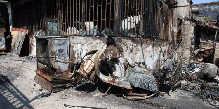 Φωτιά στην Πάρνηθα: Προσαγωγές για εμπρησμούς σε Μενίδι και Αυλώνα