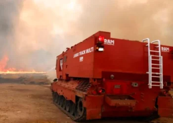 Στη μάχη της κατάσβεσης στη Δαδιά το «πολεμικό» πυροσβεστικό Jumbo Track Multi – Ρίχνει 15.000 λίτρα νερού