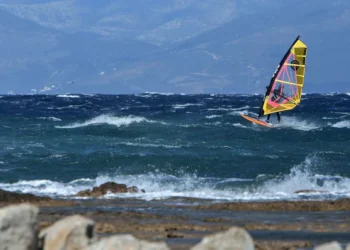 Καιρός: Μελτέμια έως 7 μποφόρ στο Αιγαίο σήμερα -Πού αναμένονται βροχές, η πρόγνωση ανά περιοχή