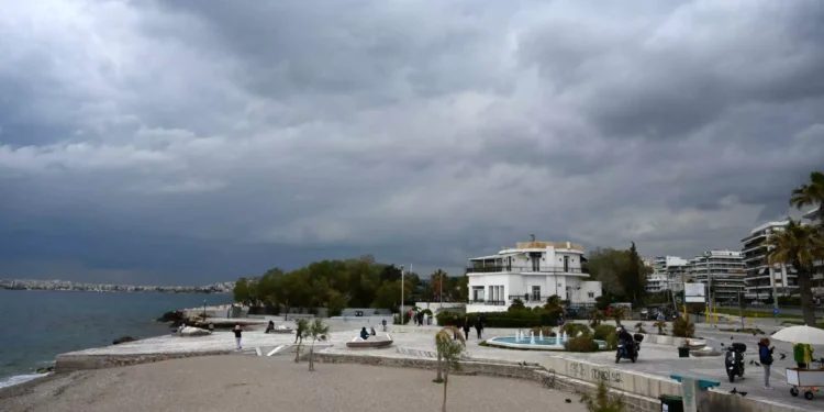 Καιρός σήμερα: Βροχές στη μισή Ελλάδα, λιακάδα στην υπόλοιπη – Αναλυτική πρόγνωση