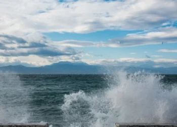 Καιρός: «Εμπρηστικό κοκτέιλ» σήμερα με ισχυρούς ανέμους και 40άρια -Ακραίος κίνδυνος πυρκαγιάς