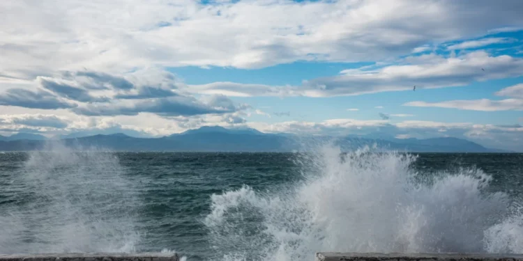 Καιρός: «Εμπρηστικό κοκτέιλ» σήμερα με ισχυρούς ανέμους και 40άρια -Ακραίος κίνδυνος πυρκαγιάς