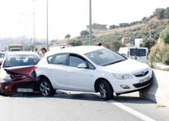 Θεσσαλονίκη: Τροχαίο με καραμπόλα – Λεωφορείο χτύπησε με 3 ΙΧ αυτοκίνητα