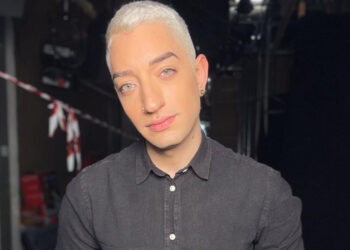 Γιάννης Κατινάκης – Καταγγέλλει ομοφοβική επίθεση στο κέντρο της Αθήνας: “Με έφτυσαν”