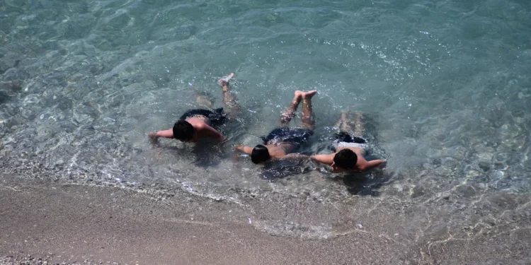 Αλλάζει ο καιρός από σήμερα: «Ιανός» με καύσωνα και βροχές – Πού θα φτάσει τους 40°C, πού θα βρέχει