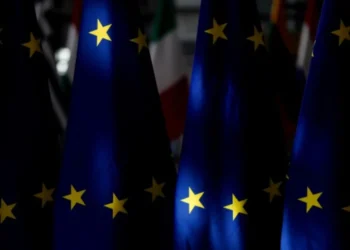 Η Κομισιόν δαπανά εκατομμύρια ευρώ για φωτογραφίες, βίντεο και μακιγιάζ