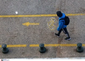 Πάτρα: 13χρονα παιδιά μαχαίρωσαν 33χρονο οδηγό που έμεινε στον δρόμο