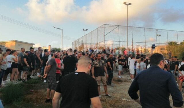 Σοβαρά επεισόδια στην Κύπρο: Πετροπόλεμος από αλλοδαπούς – Στους δρόμους με φτυάρια και μαχαίρια Ελληνοκύπριοι