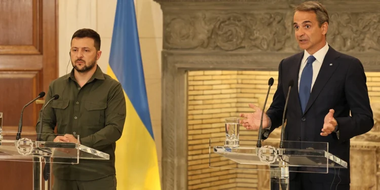 Μητσοτάκης σε Ζελένσκι: Τα εγκλήματα πολέμου στο έδαφος της Ουκρανίας πρέπει να βρουν τιμωρία από τη διεθνή Δικαιοσύνη