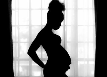 Παράνομες υιοθεσίες στα Χανιά: 30 εγκυμονούσες αναγκάζονταν να ζουν σε τρώγλες στην Κρήτη