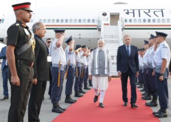 Έφθασε στην Ελλάδα ο πρωθυπουργός της Ινδίας – Το πρόγραμμά του (VIDEO)