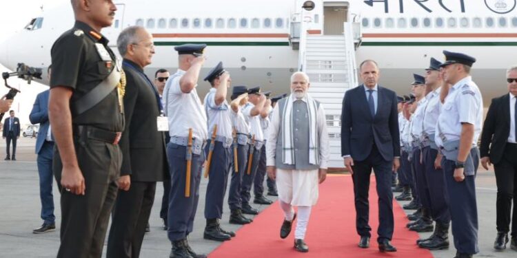 Έφθασε στην Ελλάδα ο πρωθυπουργός της Ινδίας – Το πρόγραμμά του (VIDEO)
