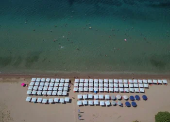 Κίνημα της πετσέτας: Σαρωτικοί έλεγχοι στις παραλίες – Από κόσκινο 918 επιχειρήσεις