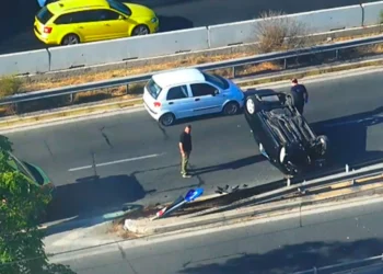 Φάληρο: Σοβαρό τροχαίο στην παραλιακή – Αναποδογύρισε αμάξι, δείτε βίντεο