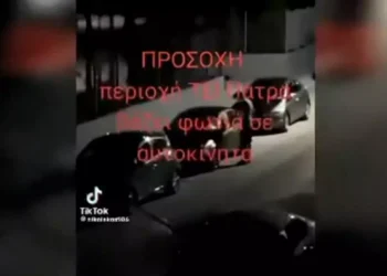 Πάτρα: Η στιγμή που άνδρας βάζει φωτιά σε σταθμευμένο αυτοκίνητο – Βίντεο ντοκουμέντο