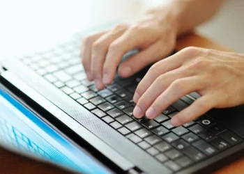 Έρχονται αλλαγές στην πολλαπλή απασχόληση – Δεν θα ξεπερνά τις 13 ώρες την ημέρα