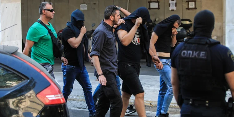 Νέα Φιλαδέλφεια: Στο «μικροσκόπιο» τα κινητά των χούλιγκανς που σκότωσαν τον Μιχάλη – Ψάχνουν επικοινωνίες με εγχώριους συνεργούς τους