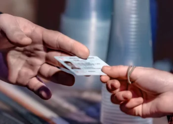 Νέες ταυτότητες: Έτσι θα είναι η μπροστά και πίσω όψη – Ποια στοιχεία θα αναγράφουν