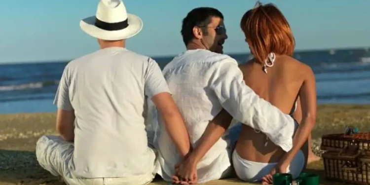 Ρόδος: Ο σύζυγος την βιντεοσκόπησε με τον εραστή και εκείνη του έκανε μήνυση