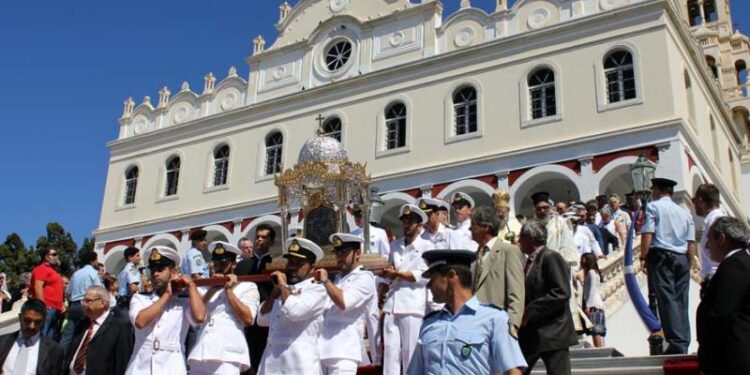 «Καλή Παναγιά»: Η φράση που έγινε έθιμο το Δεκαπενταύγουστο – Είναι σωστή ή όχι