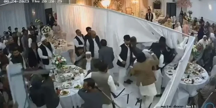 Απίστευτο ξύλο σε δεξίωση γάμου μεταξύ συγγενών