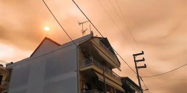 Ο καπνός από Αλεξανδρούπολη «σκέπασε» τη Χαλκιδική – Απόκοσμες εικόνες (ΦΩΤΟ)