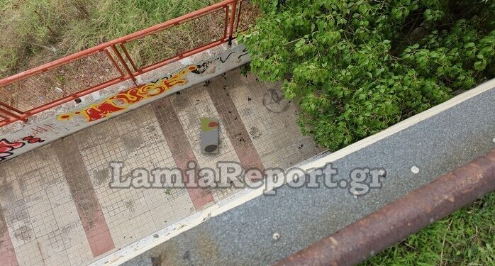 Λαμία: Στο νοσοκομείο μαθητής – Έπεσε από ύψος 5 μέτρων, όταν υποχώρησε κάγκελο