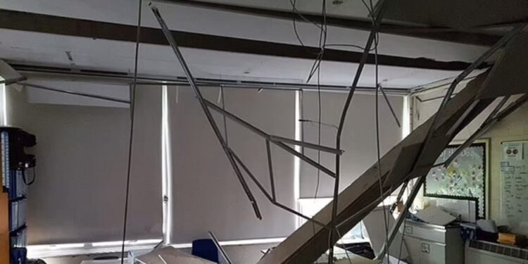 Περισσότερα από 150 σχολεία πρέπει να κλείσουν – Εξοργισμένοι οι γονείς