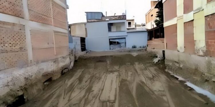 Εκκενώθηκαν 2 πολυκατοικίες στη Λάρισα – Στον αέρα τα θεμέλια μετά τις πλημμύρες