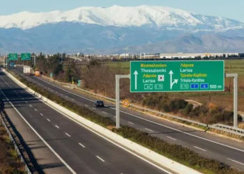 Ανοίγει η εθνική Αθήνας Θεσσαλονίκης – Πώς καθαρίζεται (video)