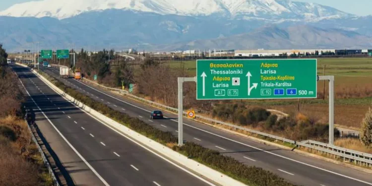 Ανοίγει η εθνική Αθήνας Θεσσαλονίκης – Πώς καθαρίζεται (video)