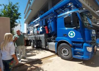 Έφτασε στον Βόλο εξειδικευμένο μηχάνημα για τον καθαρισμό σπιτιών και επιχειρήσεων από τις λάσπες – Χρησιμοποιείται για πρώτη φορά στην Ελλάδα