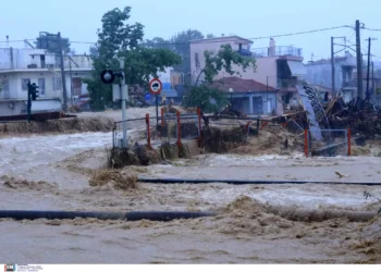 Κακοκαιρία Elias: Δραματική η κατάσταση σε Εύβοια και Βόλο από τις πλημμύρες – Δεκάδες εγκλωβισμένοι, κλειστοί ξανά οι δρόμοι