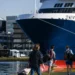 Άφησαν έξω από το πλοίο για Κρήτη μητέρα με δυο παιδιά γιατί δεν είχε πιστοποιητικά ότι ήταν δικά της