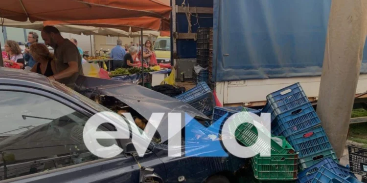 Εύβοια: Αυτοκίνητο με 80χρονο οδηγό «μπούκαρε» σε λαϊκή – Τραυματίστηκε ένα 3χρονο παιδί και άλλα 5 άτομα