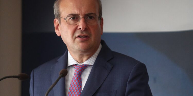 Κωστής Χατζηδάκης: Έρχεται νομοσχέδιο για τη φορολόγηση των ελευθέρων επαγγελματιών