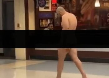 Άνδρας κυκλοφορεί γυμνός και με κέφι στο αεροδρόμιο