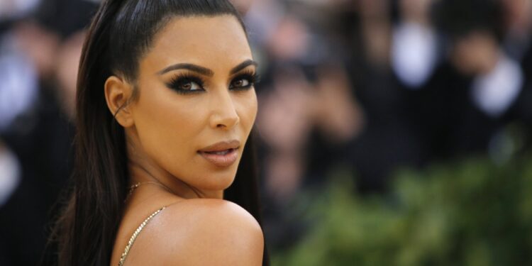 Σφάζονται οι αδελφές Καρντάσιαν – «Είμαι ευτυχισμένη μακριά σας»