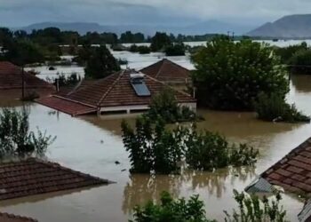 Ομάδες βατραχανθρώπων μεταβαίνουν στη Θεσσαλία για να συνδράμουν στους απεγκλωβισμούς